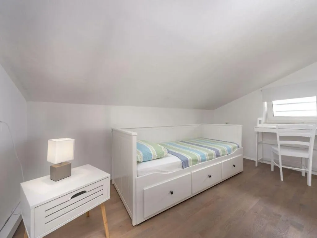 Holiday Apartment Maestral 크리크베니카 0*,  크로아티아